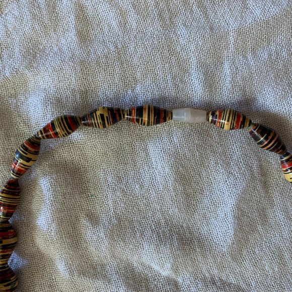 Multicoloured rolled paper bead necklace - Picture 4 of 5